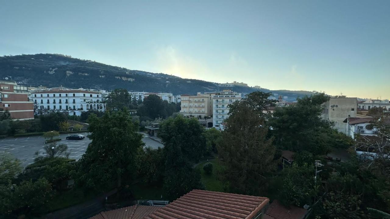 Patriziella 4 Rooms Sorrento Bagian luar foto