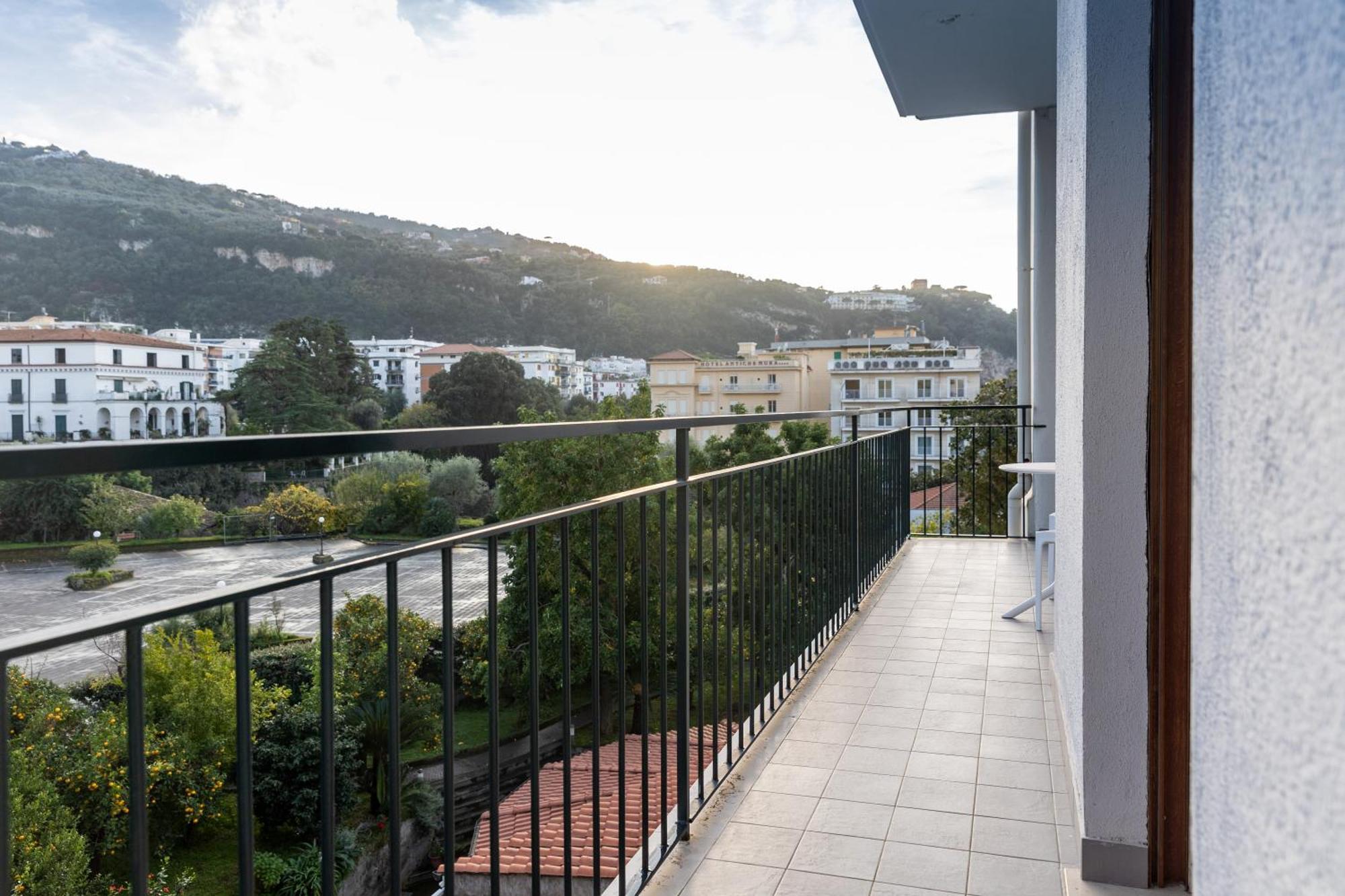 Patriziella 4 Rooms Sorrento Bagian luar foto