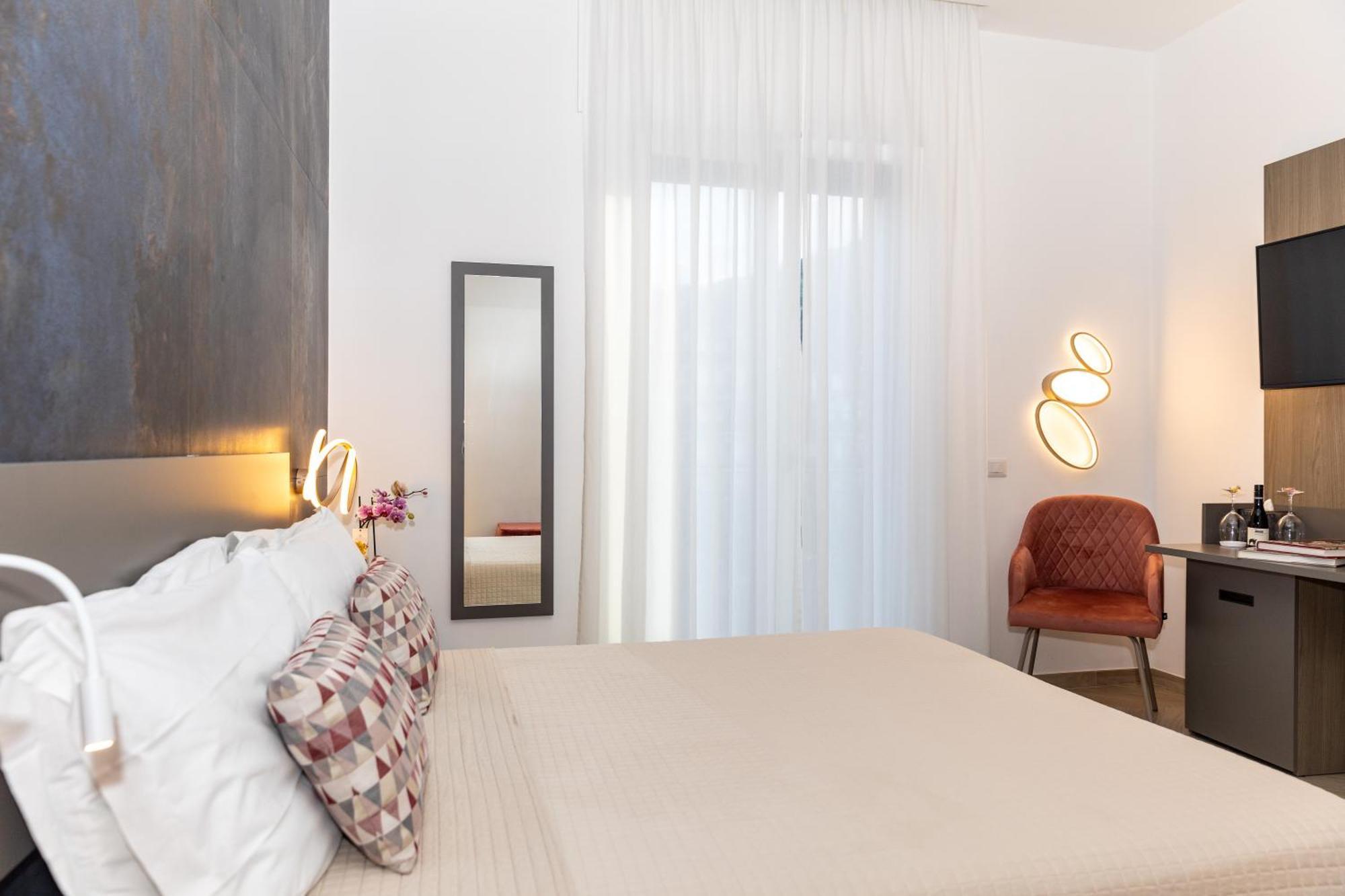 Patriziella 4 Rooms Sorrento Bagian luar foto