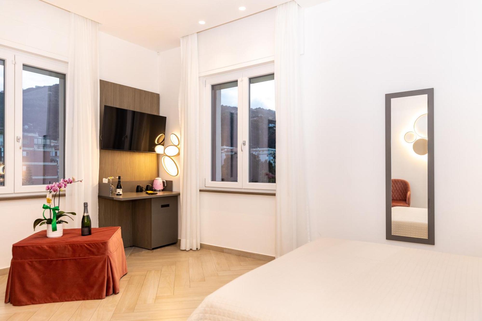 Patriziella 4 Rooms Sorrento Bagian luar foto